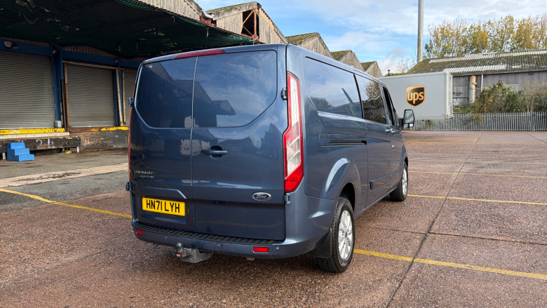 Ford Transit Custom 300 L2 Diesel Fwd 2.0 EcoBlue 130ps Low Roof D/Cab Limited Van